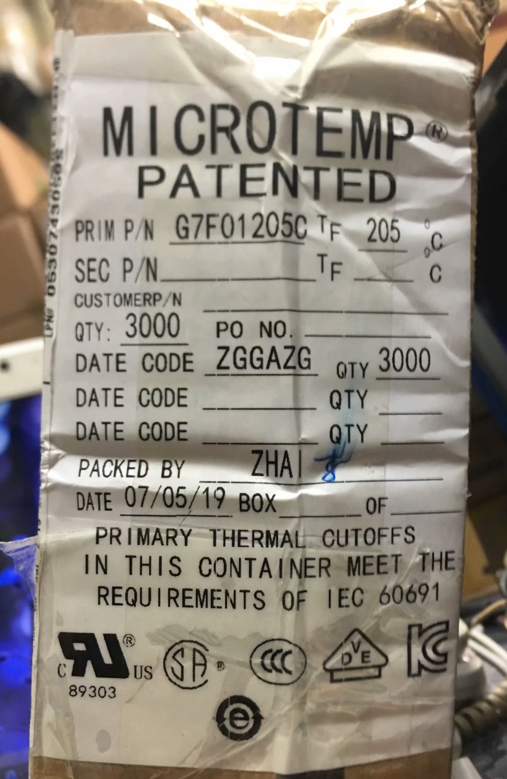 G7F01205C 5A G7F01192C G7F01 TF 205℃ 250v5A。爱默生的保险丝规格脚长:黑头38mm ,另一端35mm (15).jpg