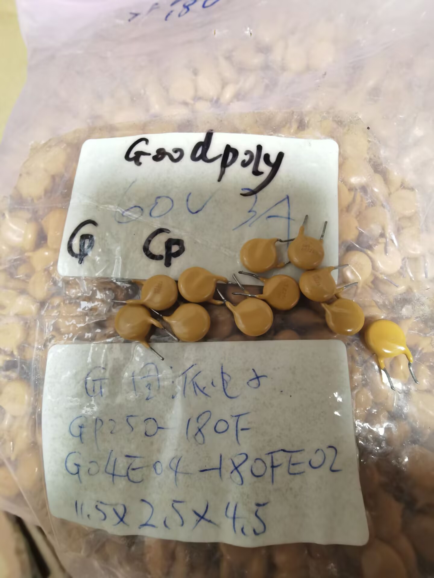 GP250-180F GP250-180 G04E04-180FE02 GOODPOL 固派 3A60V 250C 11.5X2.5X4.5.jpg