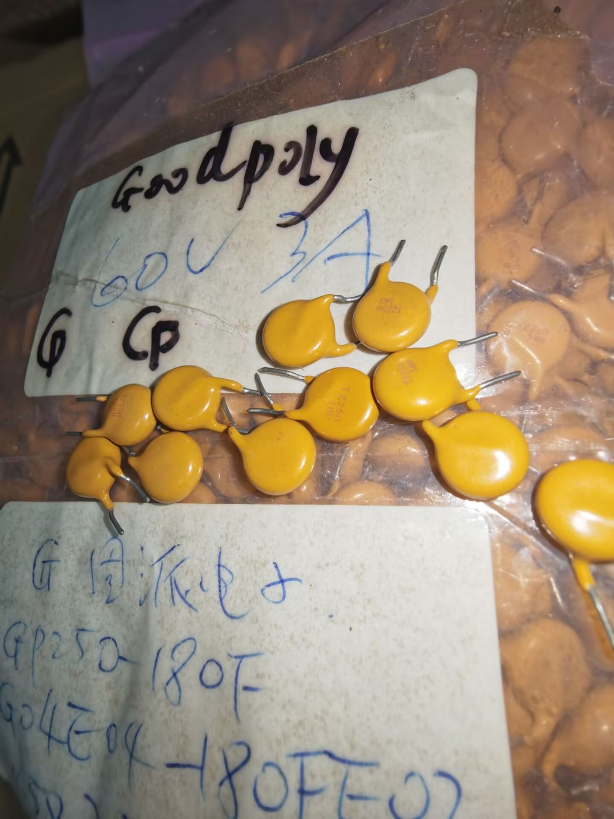 GP250-180F GP250-180 G04E04-180FE02 GOODPOL 固派 3A60V 250C 11.5X2.5X4.5.jpg